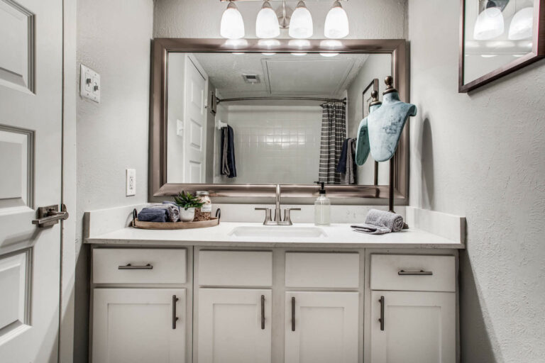 Arlington, Texas Luxury Apartments LIV on the Green