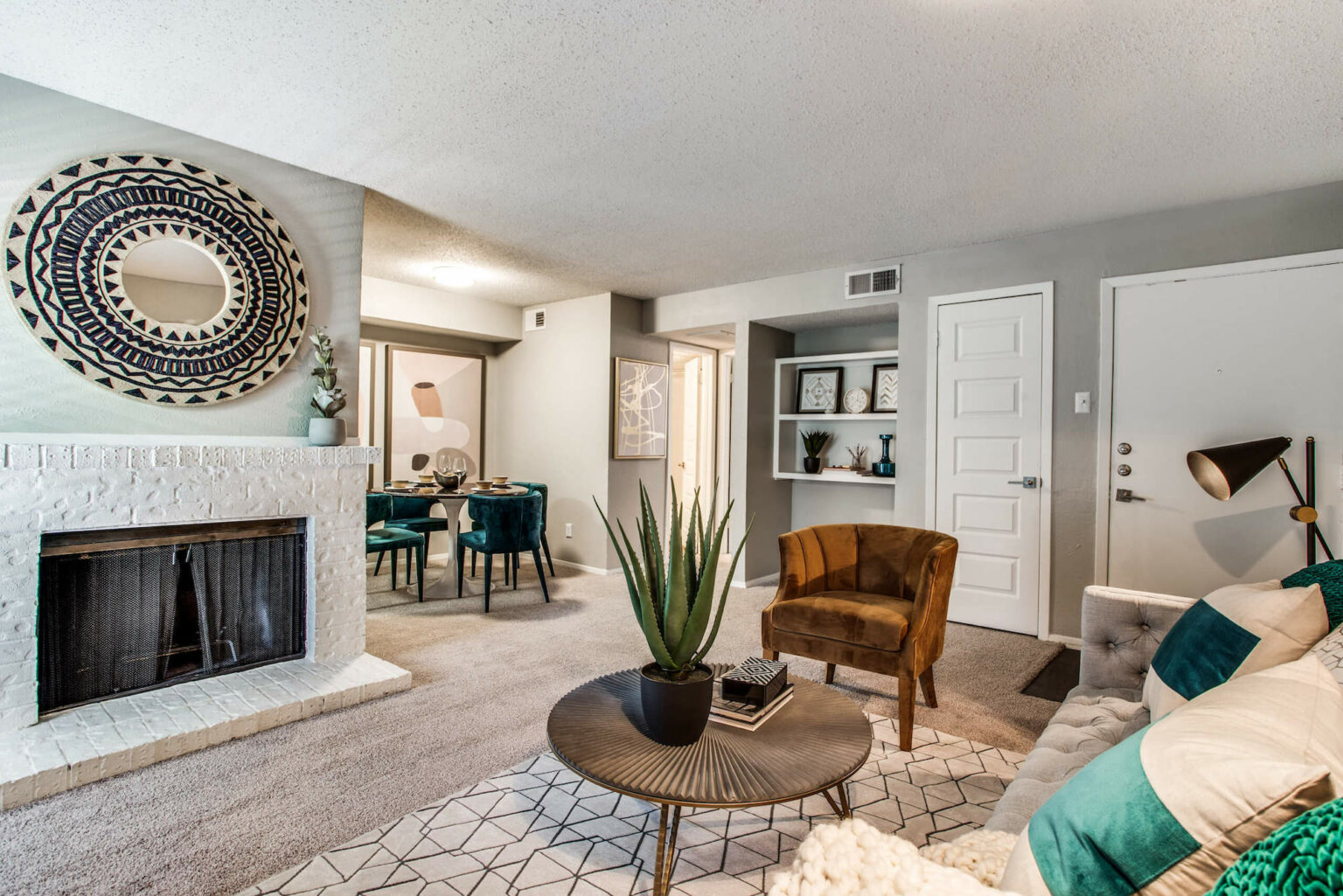 Arlington, Texas Luxury Apartments LIV on the Green