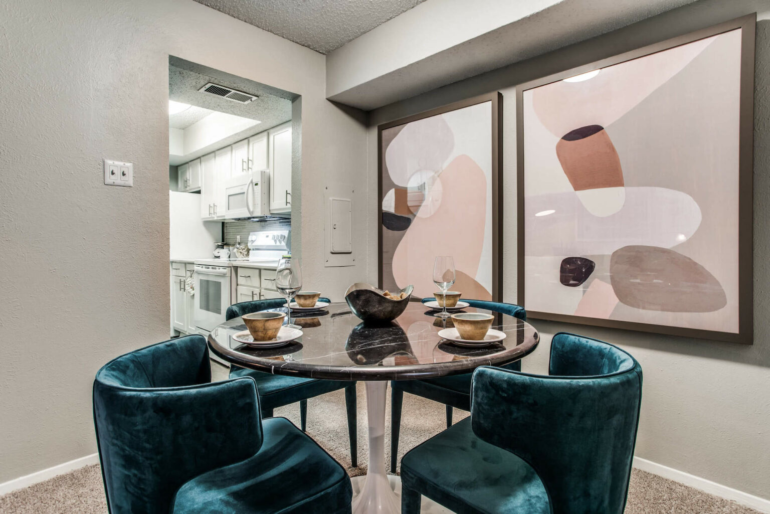 Arlington Texas Luxury Apartments LIV on the Green