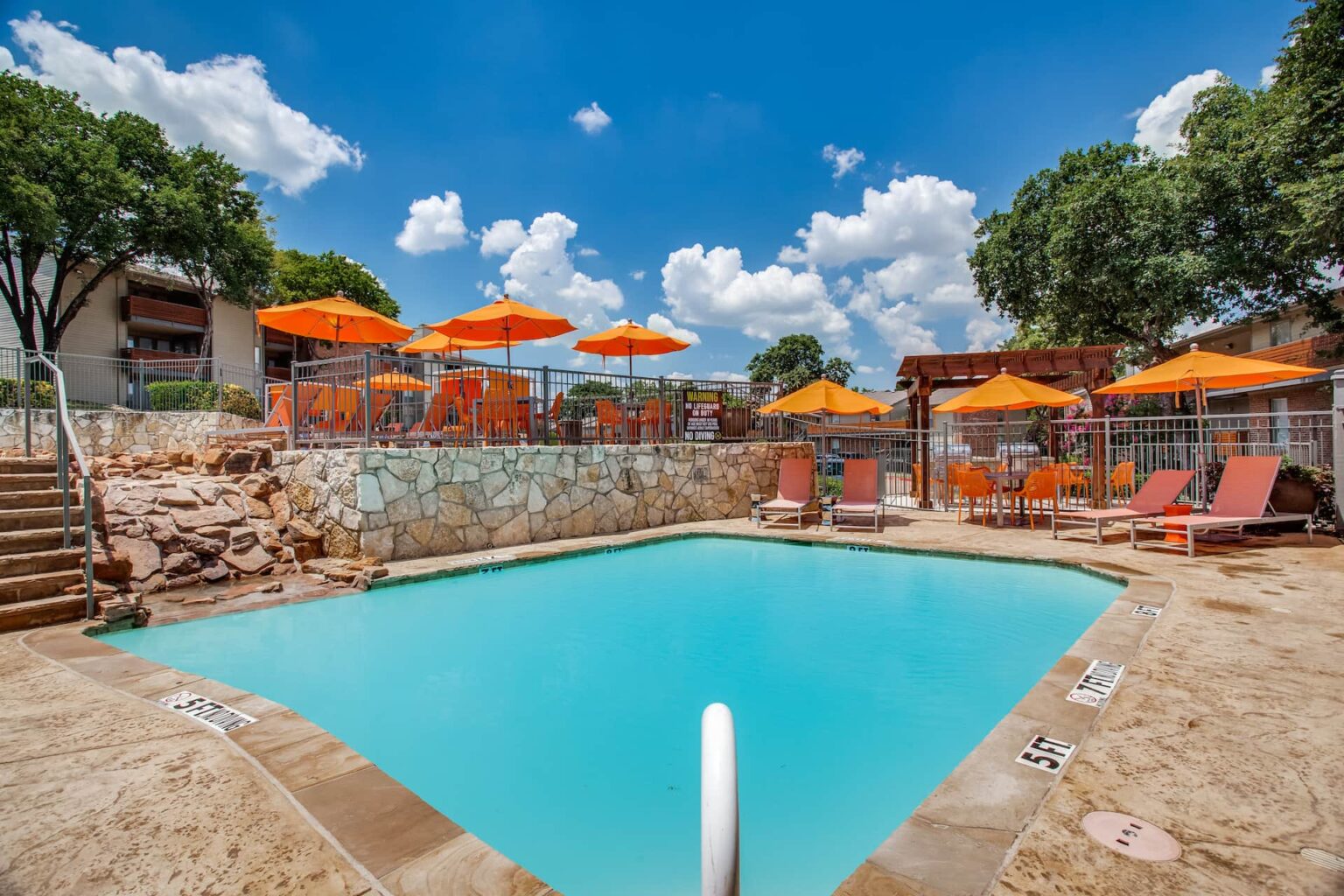 Luxury Apartments Arlington TX Amenities LIV on the Green